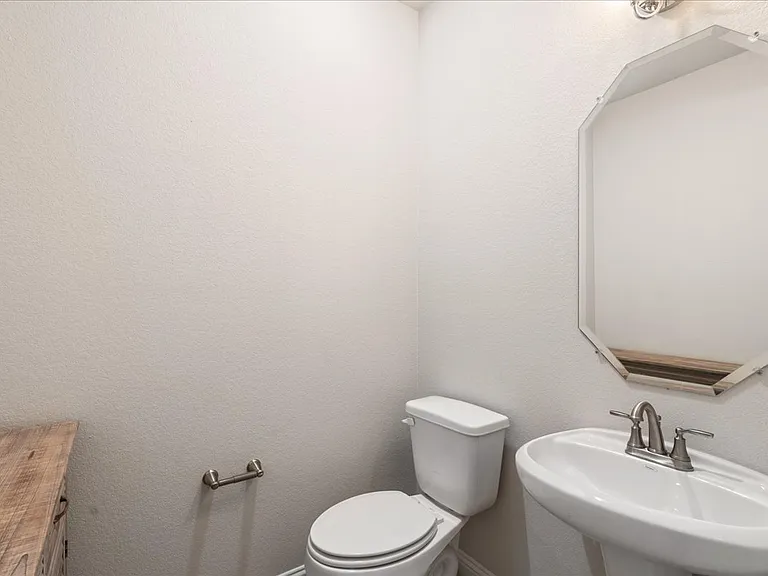 108 Strata Dr — Photo 23