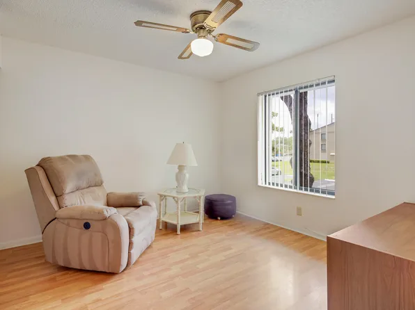 715 Sunny Pine Way #H2, Greenacres, FL 33415