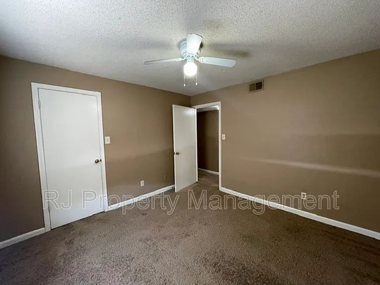 3566 Bristerwood Dr — Photo 9