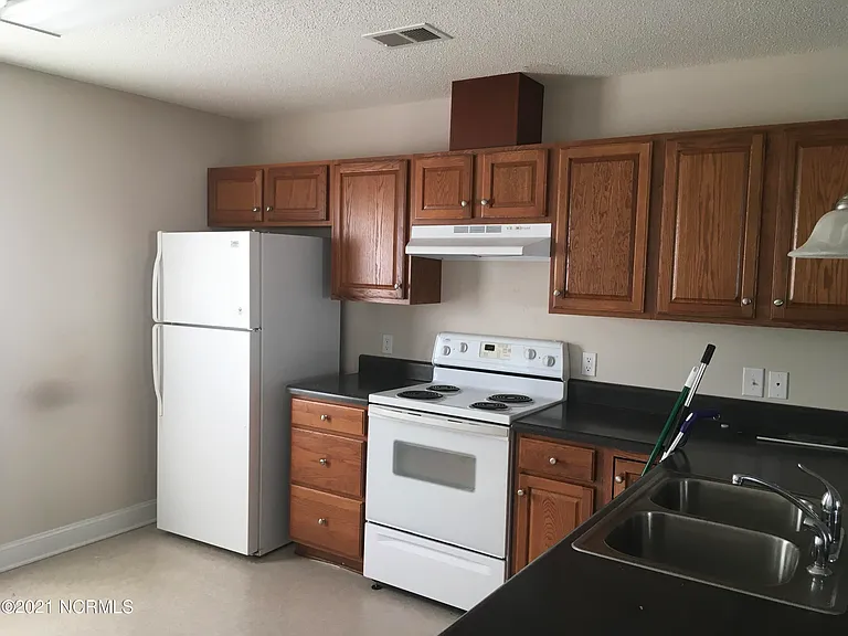 333 Olive Branch Blvd — Photo 5