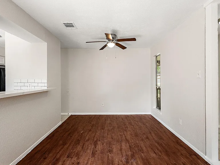 22307 Red River Dr — Photo 5