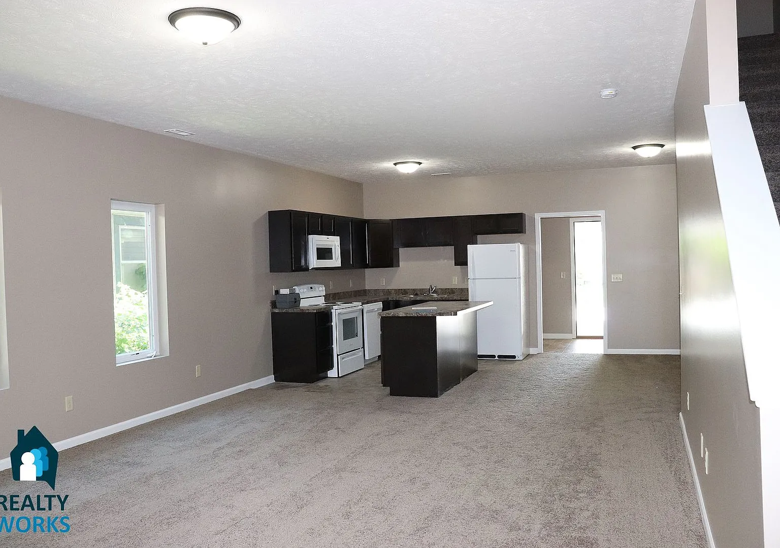 805 Charleston St — Photo 4