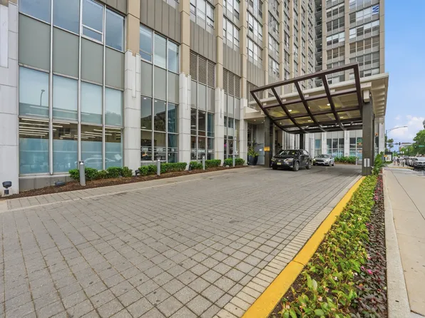 655 W Irving Park Rd, Chicago, IL
