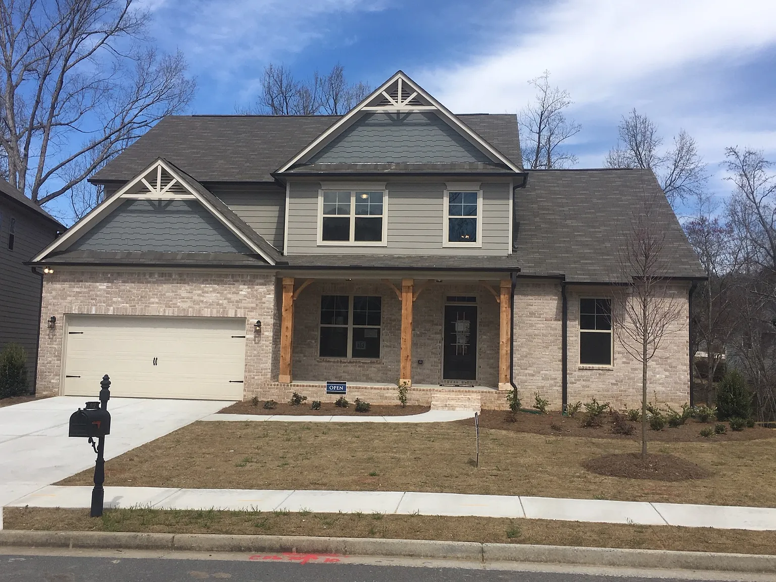 612 Lincolnwood Ln photo 1