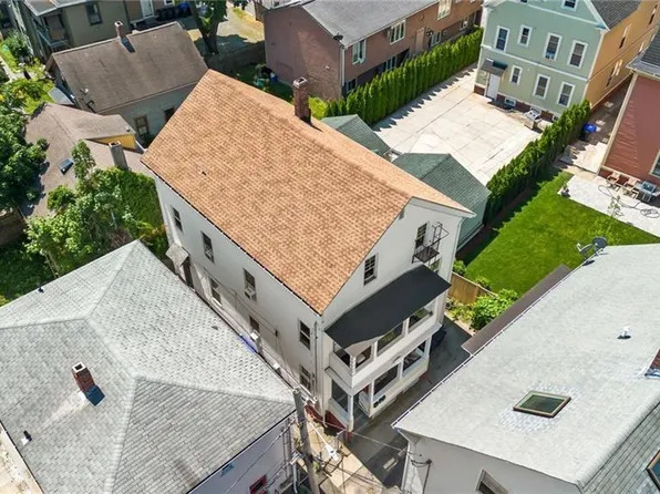 2 Louisburg Pl, Providence, RI 02909