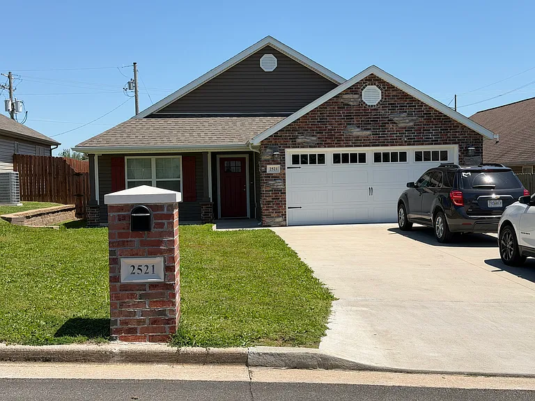 2521 S Tyler Ave — Photo 1