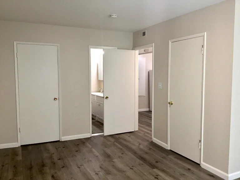 470 Apartments — Photo 5