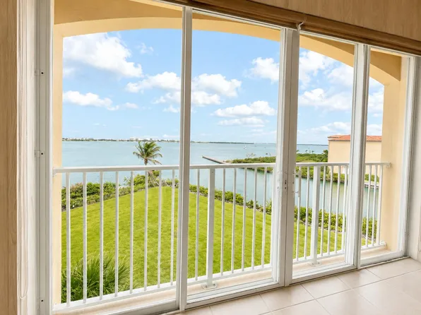 4 Harbour Isle Dr E #Penthouse 4, Fort Pierce, FL 34949