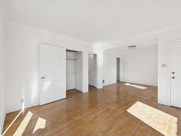 3rd image of 1556 S Beverly Glen Blvd #1556