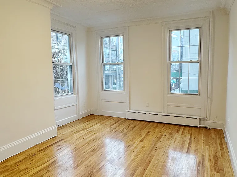530 Driggs Ave #2L — Photo 1