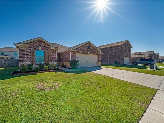 3rd image of 14814 Magnolia Ln