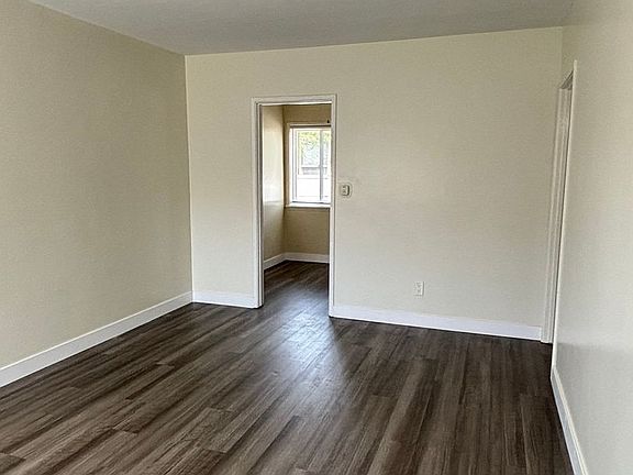3rd image of 4542 N Lakewood Blvd #4544