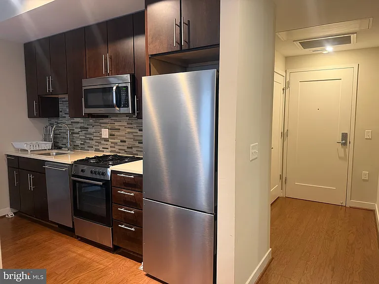 1320 Fenwick Ln #700 — Photo 13