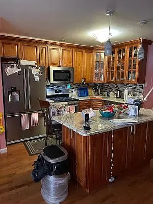 3rd image of 584 E 88th St