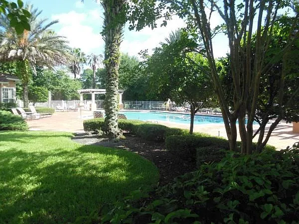 610 Fairway Dr — Photo 4