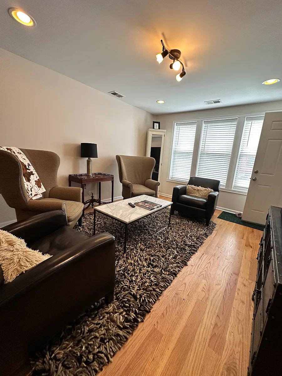 living room - 2466 W Hutchinson St #1