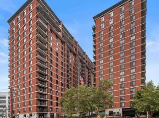 700 1st St APT 8P, Hoboken, NJ 07030