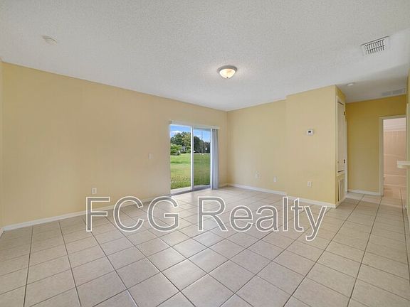 3rd image of 141 Carlisle Ct