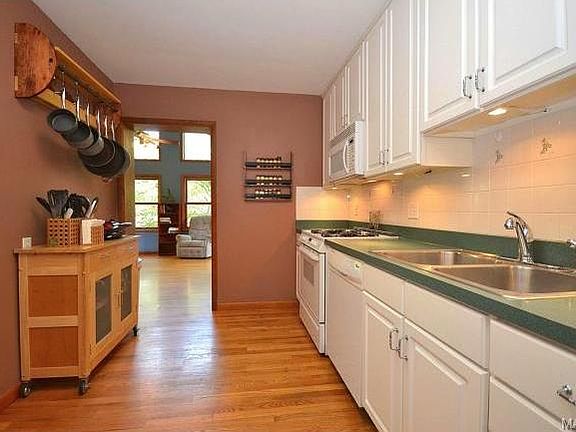 4th image of 9625 Twincrest Dr
