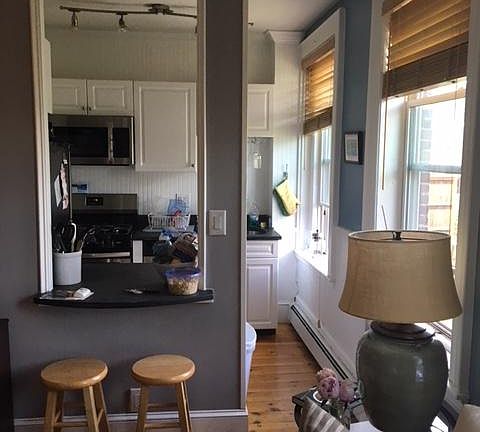Breakfast Bar between living room and kitchen