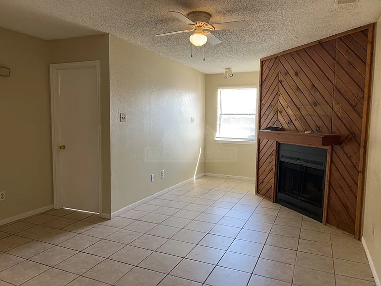 105 Jason Dr — Photo 3
