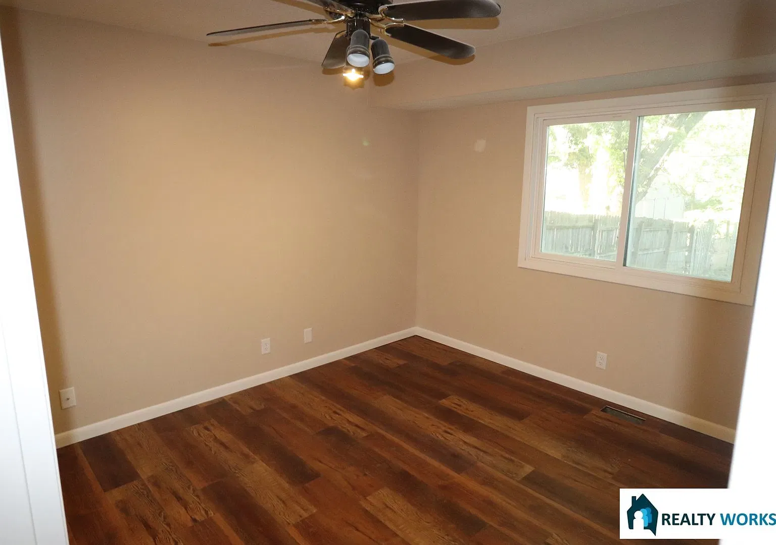 Renovated 3 bedroom house for Rent! — Photo 4