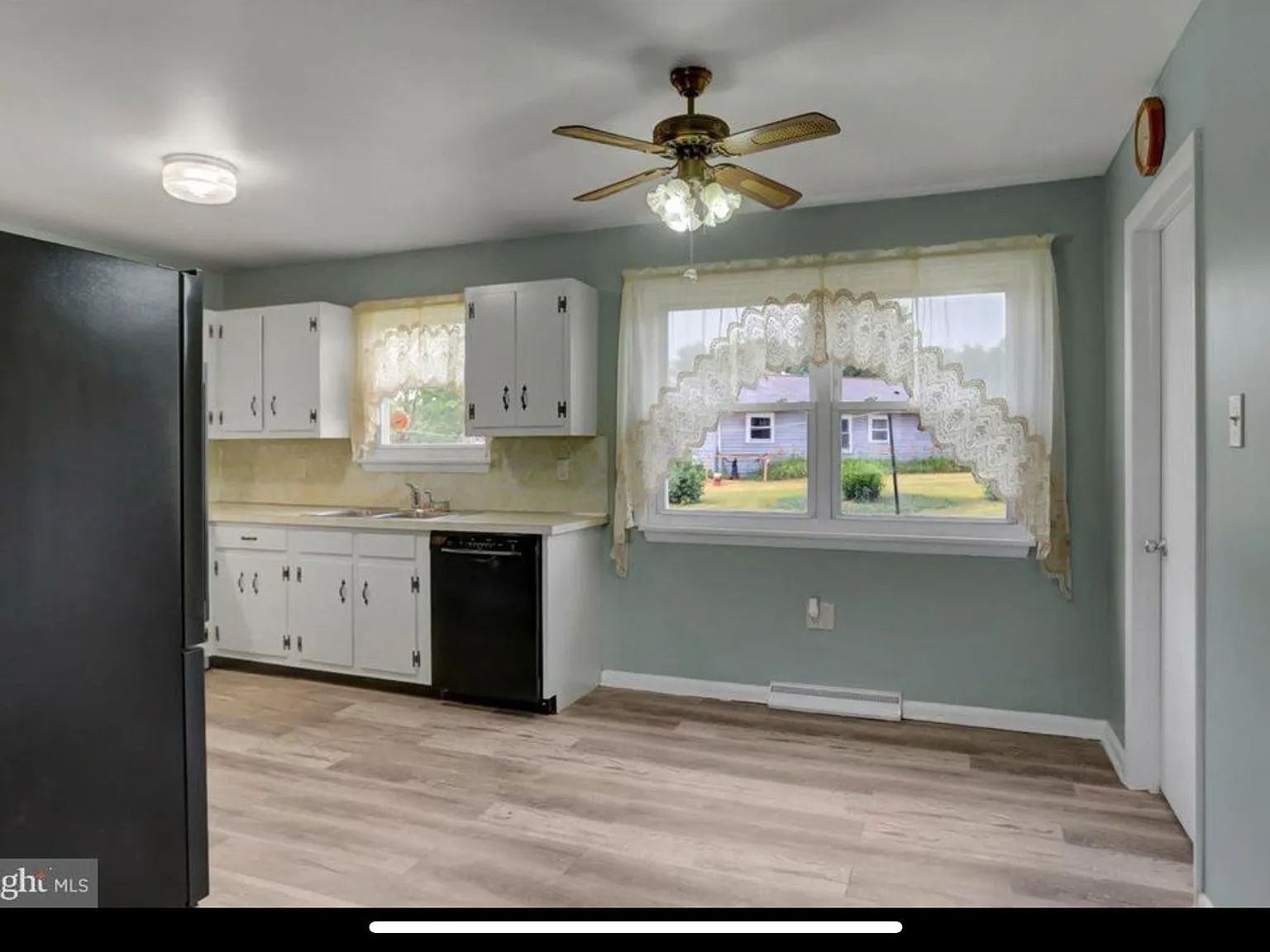 3385 Westview Cir — Photo 3