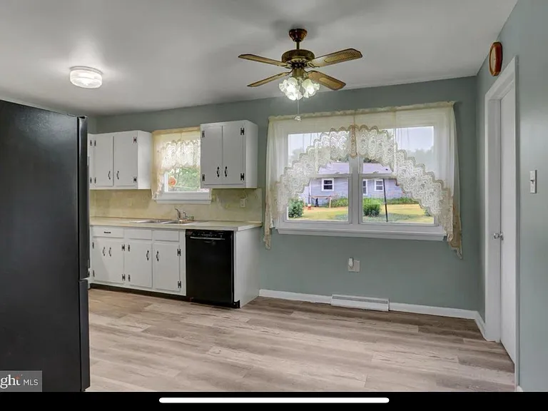 3385 Westview Cir — Photo 3