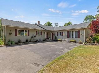 28 Oakledge Rd, Raymond, ME 04071