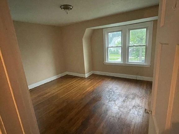 4th image of 953 Caledonia Ave