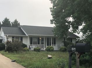 304 Crest Dr, Inman, SC 29349