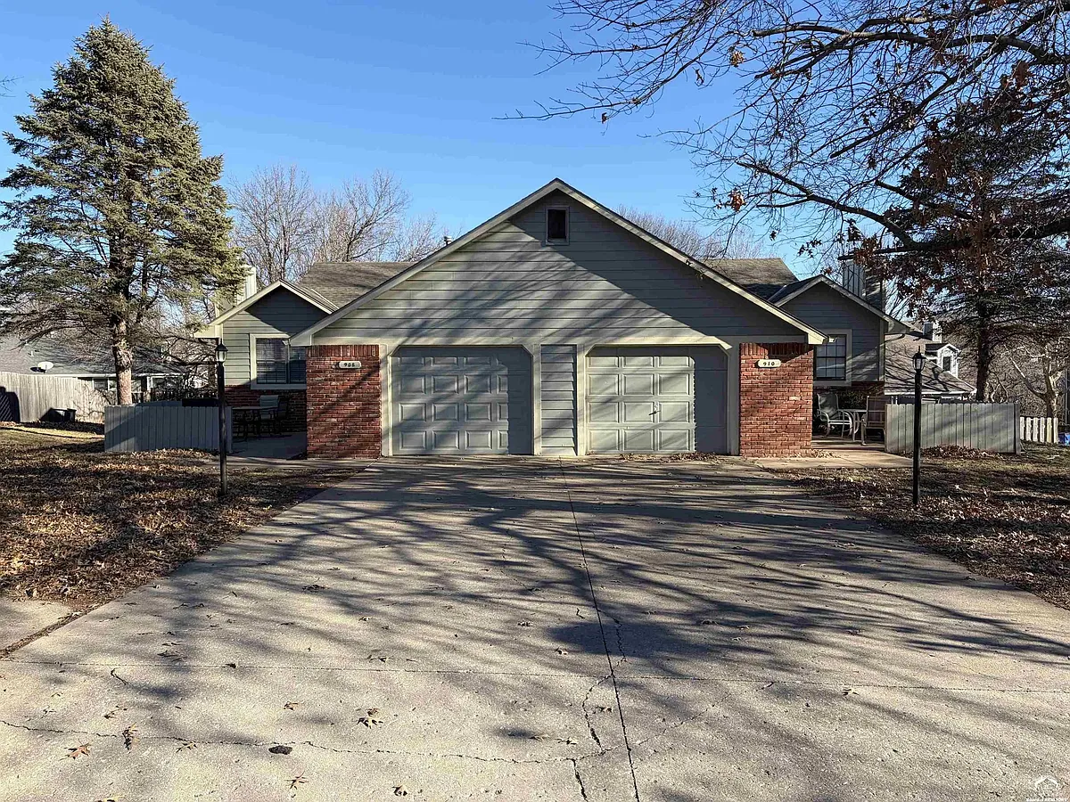 Building Photo - 908 Alma Dr