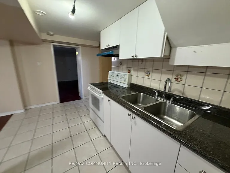 52 Grassington Cres #BASEMENT — Photo 22