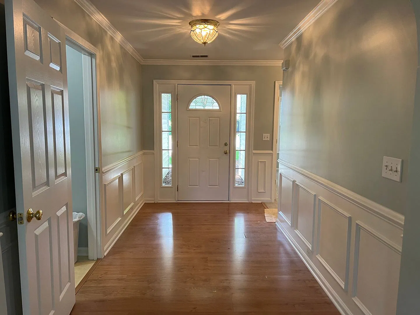 Beautiful Lake Side Location! Lake Linden House-One Free Month for Those Who Qualify!* — Photo 4