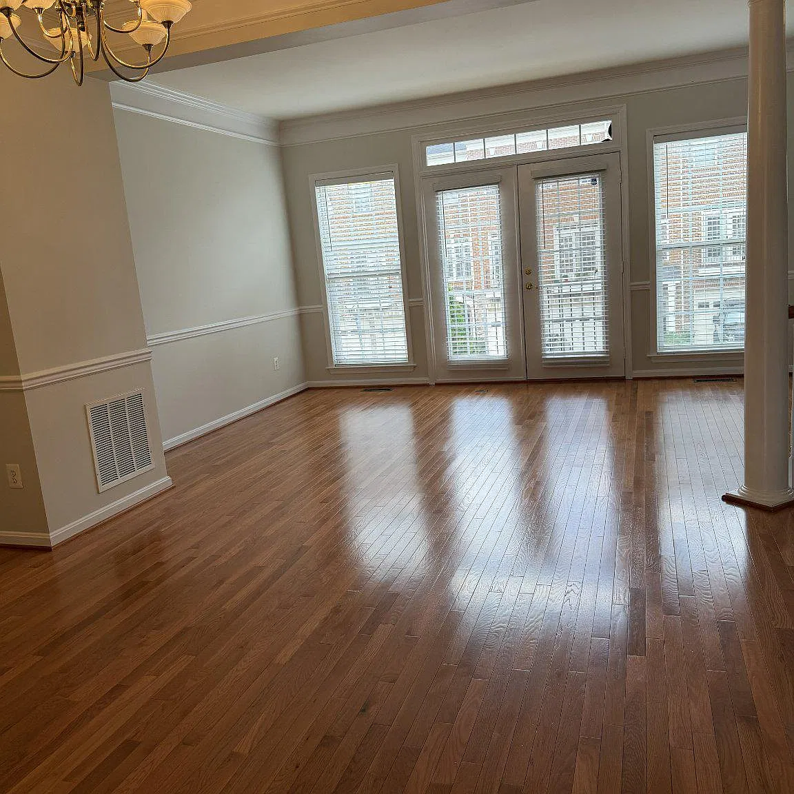 3 bed, 5.0 bath, 2510 sqft, $3,300 — Photo 2