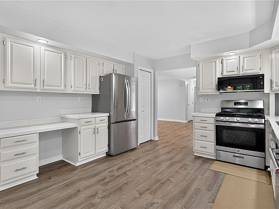 3rd image of 99 Gunderman Rd