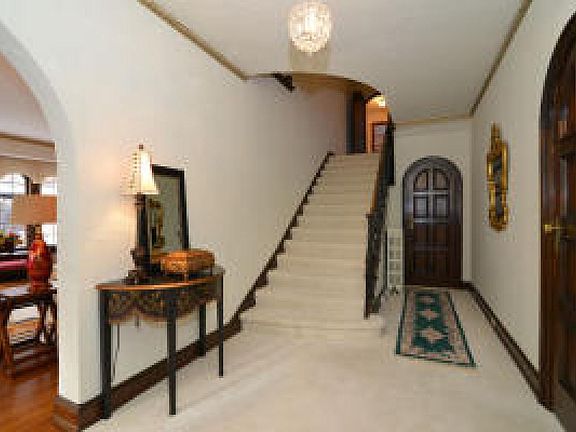 4th image of 2736 E Newton Ave