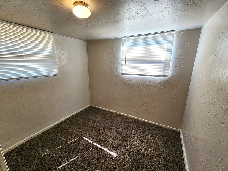 1037 Brownlee Ave — Photo 13