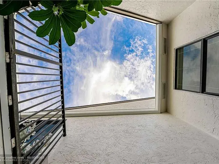 6744 Canary Palm Cir — Photo 6