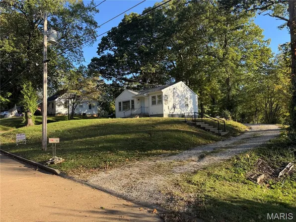 1011 Highland Dr, Jackson, MO 63755