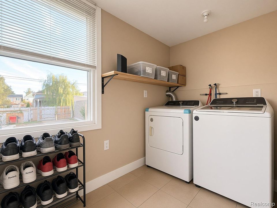 6545 W Edsel Ford Fwy, photo 11