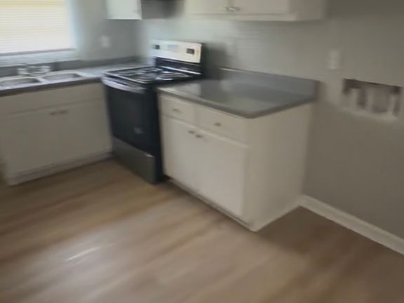 2nd image of 901 S Maple St #B