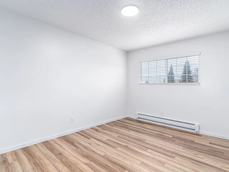10417 E 4th Ave — Photo 9