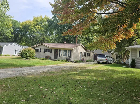 2440 Willow Ln, Highland, MI 48356