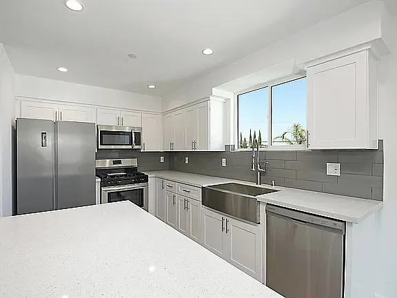 4832 Saturn St — Photo 9
