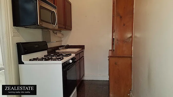 Rented by ZealEstate Group Inc | media 32