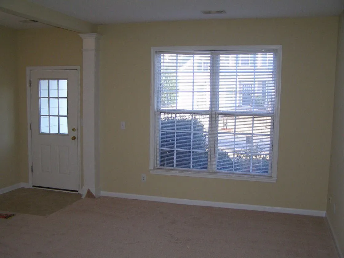 450 Chippenham Ct photo 1