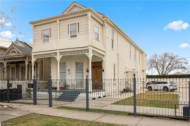 1st image of 2115 Marengo St #C