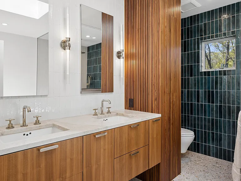 2406 Noyac Rd — Photo 12
