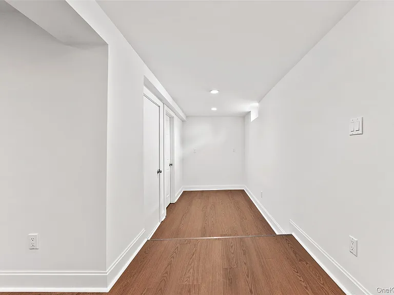15 Pershing Ave — Photo 28